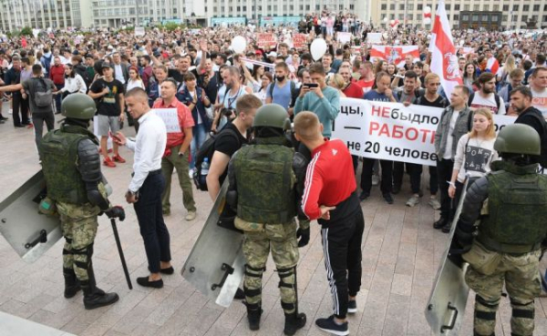 Разница между акциями сторонников и противников Лукашенко — всего два часа